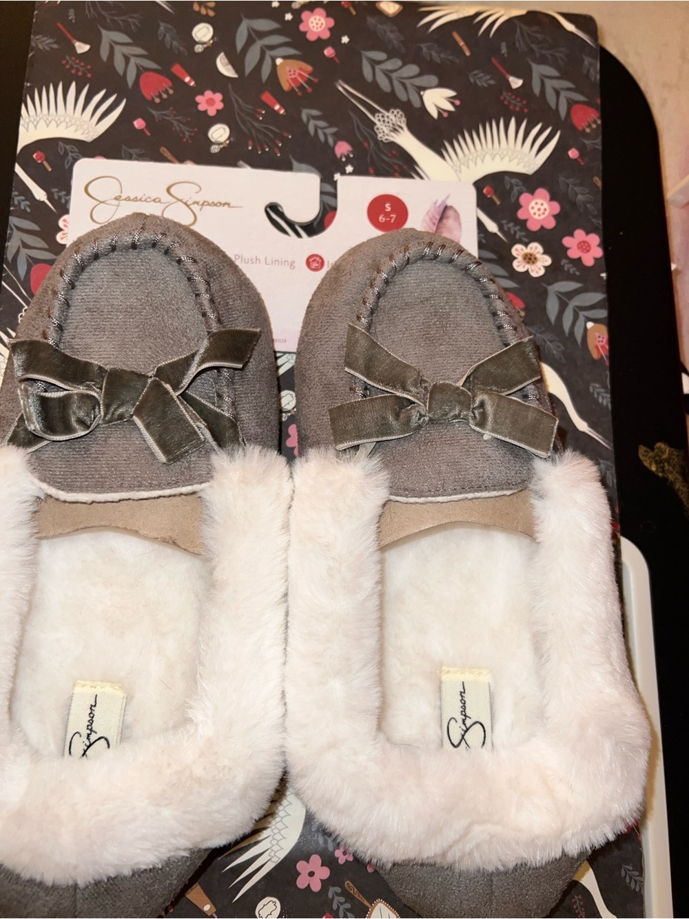 Jessica Simpson Women’s Gray Faux-Fur Lined Moccasin Slippers Size  S 6-7.